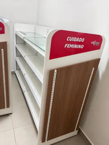 Prateleira para farmácia