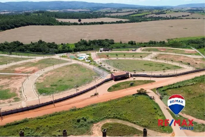 Terreno à venda em Condomínio Fechado na Serra da Canastra: Infraestrutura Completa e Vist