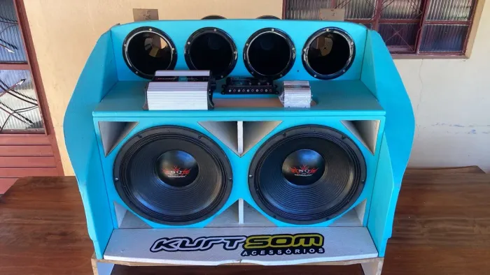 Vendo som de carro 2X4 tocando  filé 