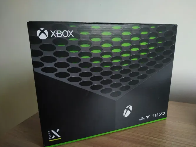  Vendo Xbox série x 1 tera  acomp 1 controle headset Xbox,kit refrigeração,capa antpoeira