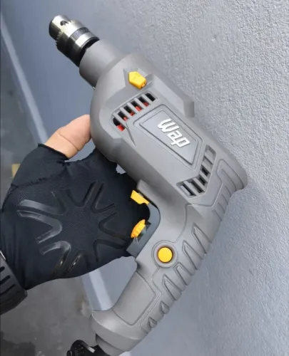 Furadeira e Parafusadeira de impacto da Wap 700w