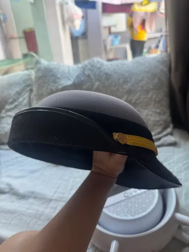 Quepe militar feminino