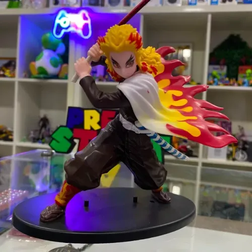 Action Figure-  Kyojuro Rengoku- Pose de Ataque