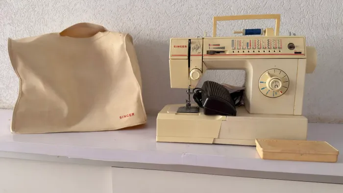 Máquina De Costura Doméstica Singer Prêt-à-Porter - 21 Pontos