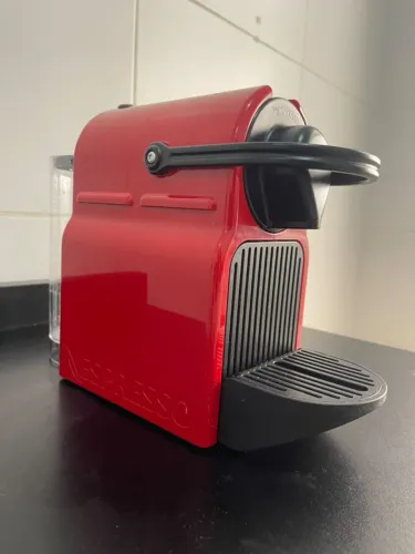 Nespresso Inissia Vermelha 127V - R$ 210 - Contagem/BH - Funcionando Perfeitamente