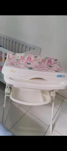 Vende-se banheira com trocador burigotto?