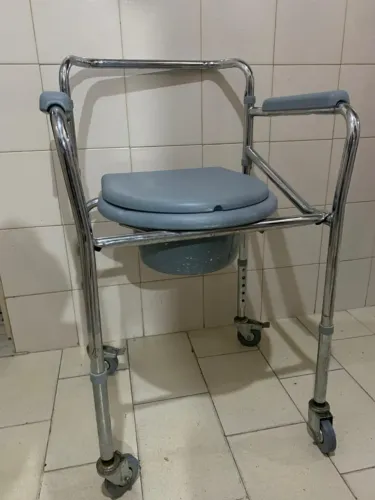 Cadeira de Banho (Higiênica) Dobrável - Alumínio de Alta Resistência