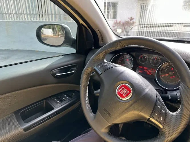 Fiat Bravo Essence 1.8 Flex 16V 5P 2014