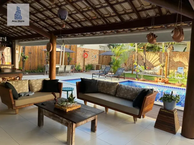 Casa em condomínio fechado, 240m2, 4 suítes, porteira fechada em Guarajuba!