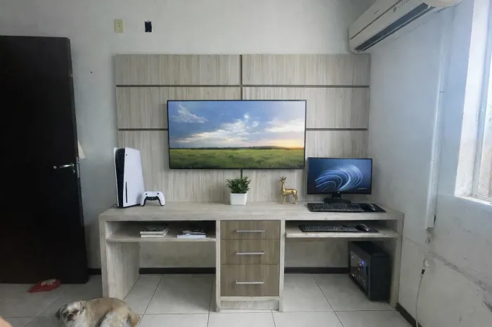Mesa para Quarto com Painel para TV JA DESMONTADO