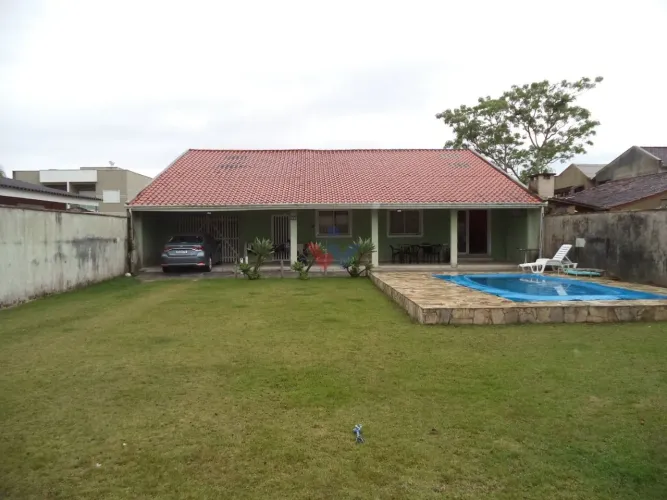 Casa na Praia de Guaratuba, Balneário Brejatuba, 4 Quartos, Piscina e Área Gourmet