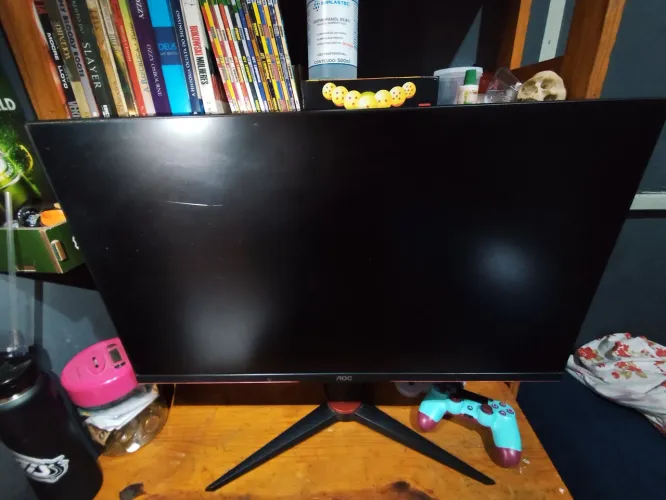 Monitor gamer AOC 27" 144Hz *TELA QUEBRADA, PORÉM LIGANDO! FRETE GRÁTIS!