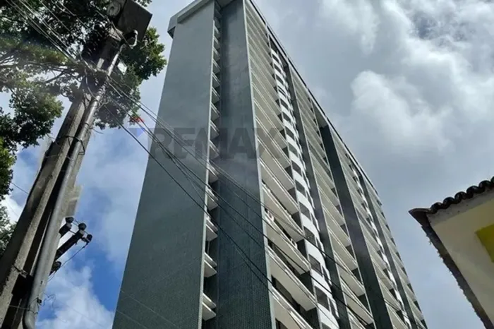 Apartamento de 3 quartos no Espinheiro | 1 Suíte | 75m² | 1 Vaga