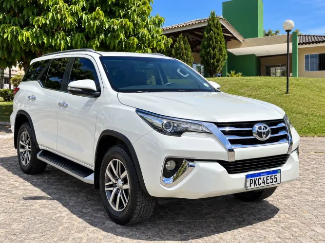 Toyota Hilux SW4 SRX 4X4 2.8 TDI 16V Dies. Aut. 2016