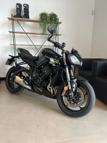 TRIUMPH STREET TRIPLE 765 RS 