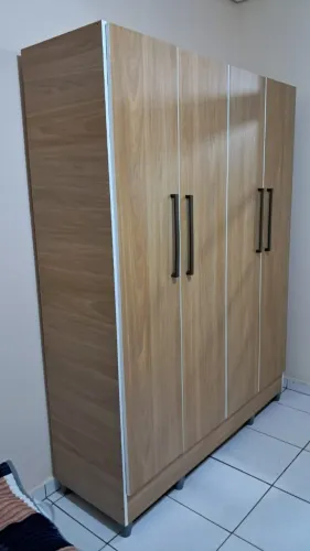 Guarda-roupas 4 portas