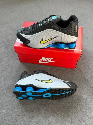 Nike Shox R4 