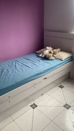 Vendo cama de solteiro com colchão