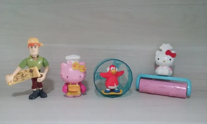 Bonecos Hello Kit , Disney e Scooby Doo Combo 4 peças - Originais de Coleção