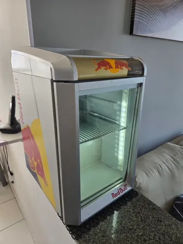 Frigobar RedBull 220v