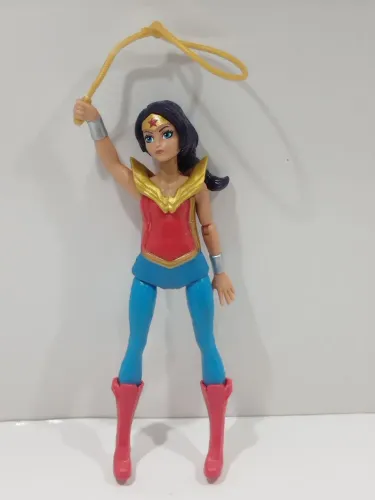 Boneco da mulher maravilha original.
