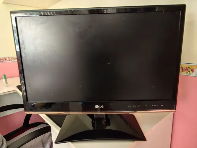 Monitor LG 21.5"