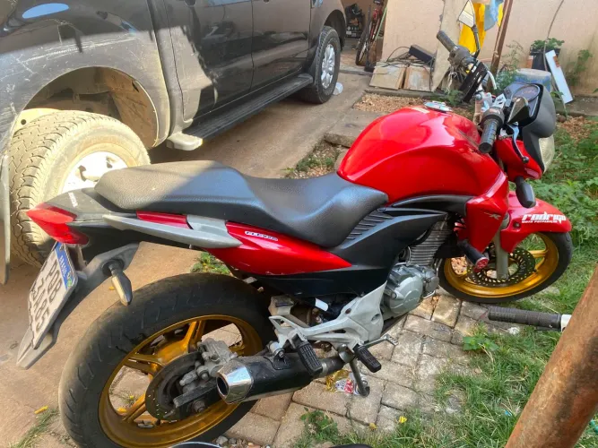 Cb 300 vermelha, ótimo estado