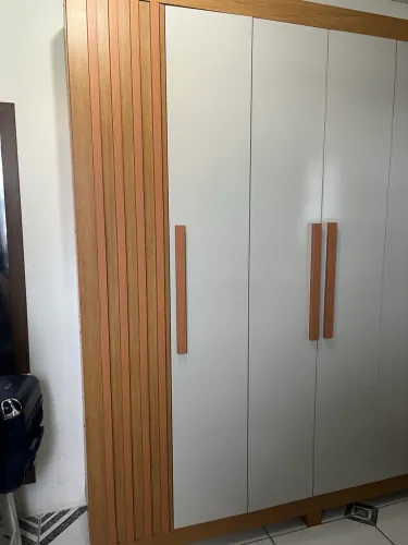 Vendo Guarda Roupa- *