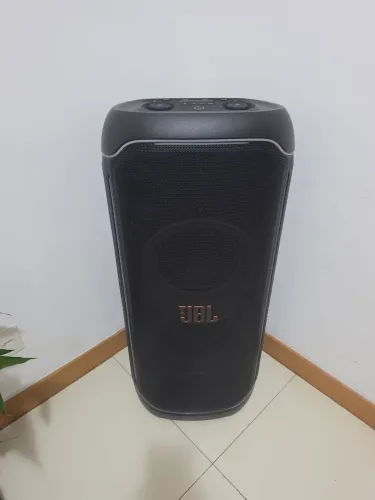 Vendo Partybox Ultimate JBL 1100w RMS com nota fiscal e garantia de 10 meses de fabrica