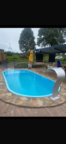 Pisicna de fibra cor azul instalada