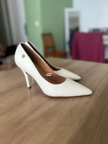 Scarpin Vizzano Off White Salto Fino Bico Fino - Nº 35