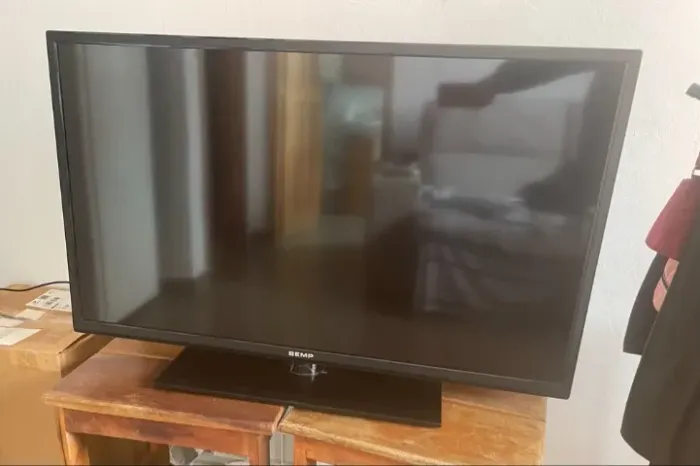 TV LED 39 Marca: Semp Toshiba DL3975I com Controle Remoto - Excelente Estado!