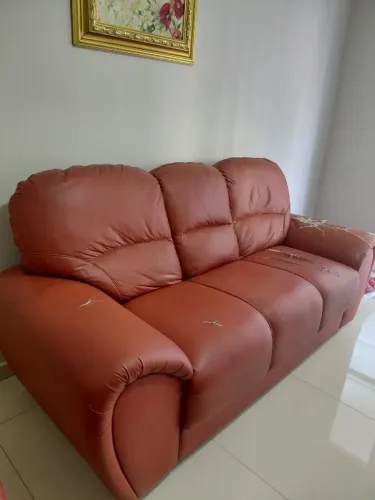 Sofá de couro 3 lugares