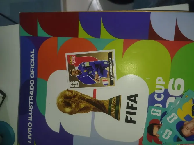 Figurinha Extra Sticker Gold Kylian Mbappé Copa do Mundo 2026 Panini Original"