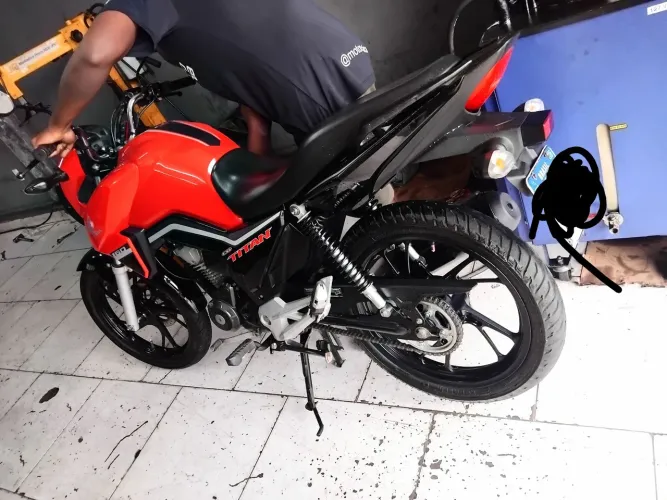 Titan 160 ano 2021 troco por carro