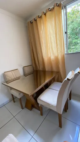 Mesa com 4 cadeiras