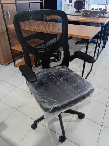 Cadeira para trabalhar ou estudar