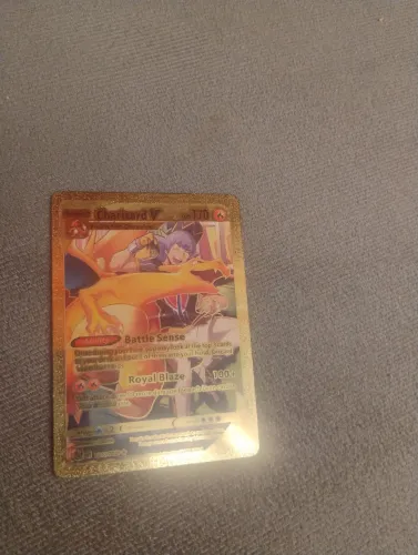 Carta Pokémon Charizard V Gold metalizada brilhosa R$40, entrega Aparecida