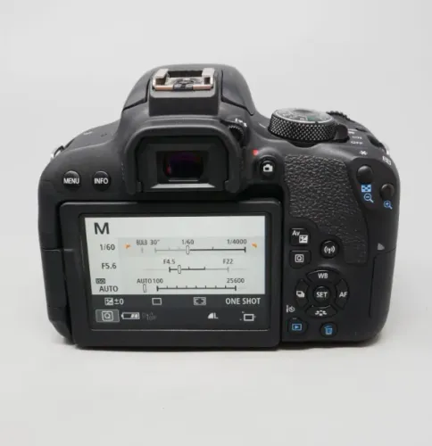 Canon T7i - 24.2MP