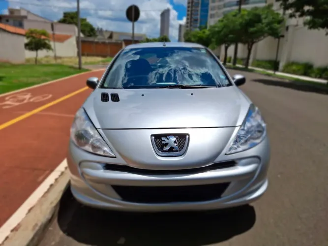 Peugeot 207 XR 1.4 Flex 8V 5P 2013