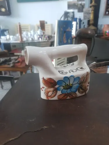 Ferro miniatura de louça decorativo