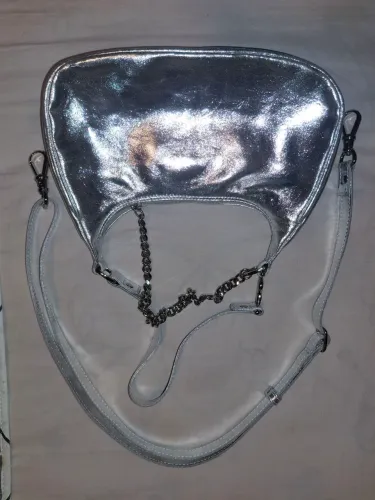 Bolsa Carmem Steffens em Couro Prateada NOVA