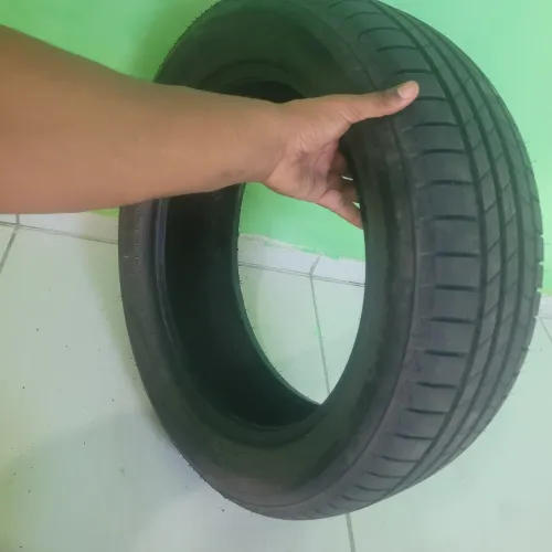 Pneu 205/55 Aro 17 marca Bridgestone