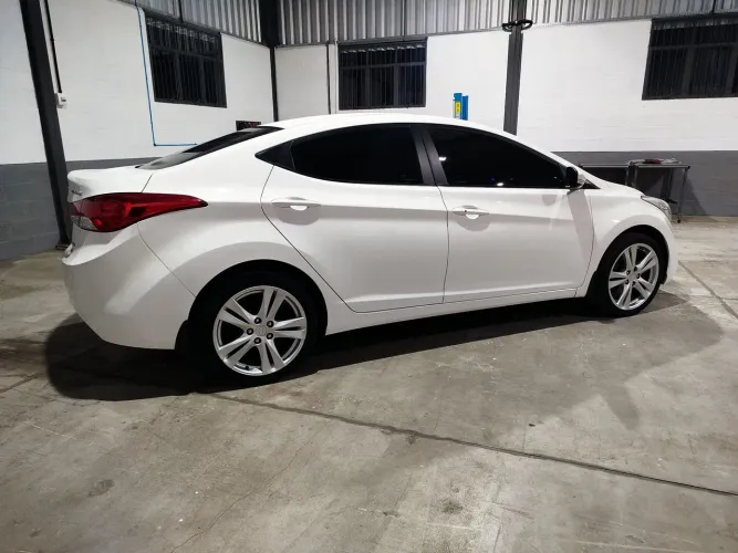 Hyundai Elantra GLS 1.8 16V Aut. 2012