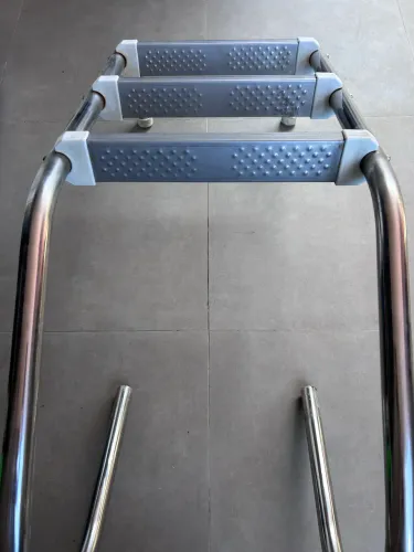 Escada para piscina inox