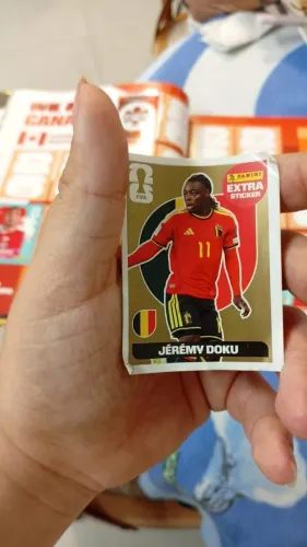 Figurinha Legend Dourada Jeremy Doku - Copa / leve marca na ponta