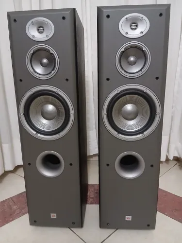 Caixas Torres JBL E60