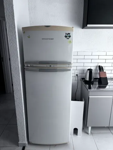 Geladeira 220v