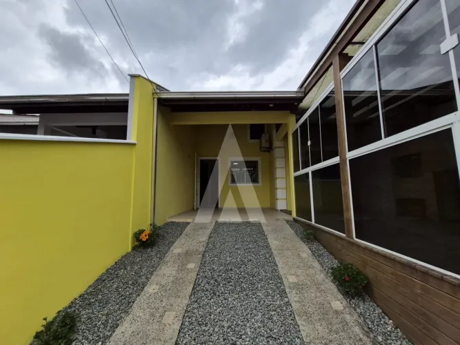 Casa com 02 quartos no bairro Boehmerwald.