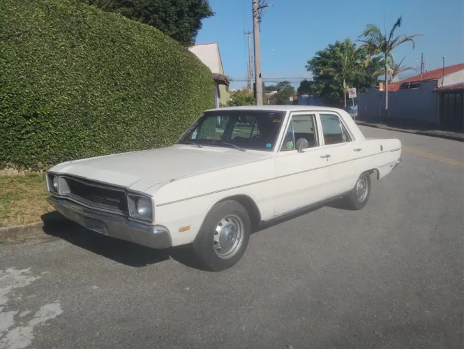 Dodge Dart Sedan Luxo 1975